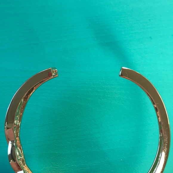 Gold bracelet with clear stones - Picture 5 of 6